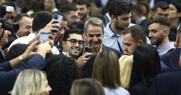 ΝΔ: Τέσσερις νέοι αναπληρωτές εκπρόσωποι Τύπου με απόφαση Μητσοτάκη