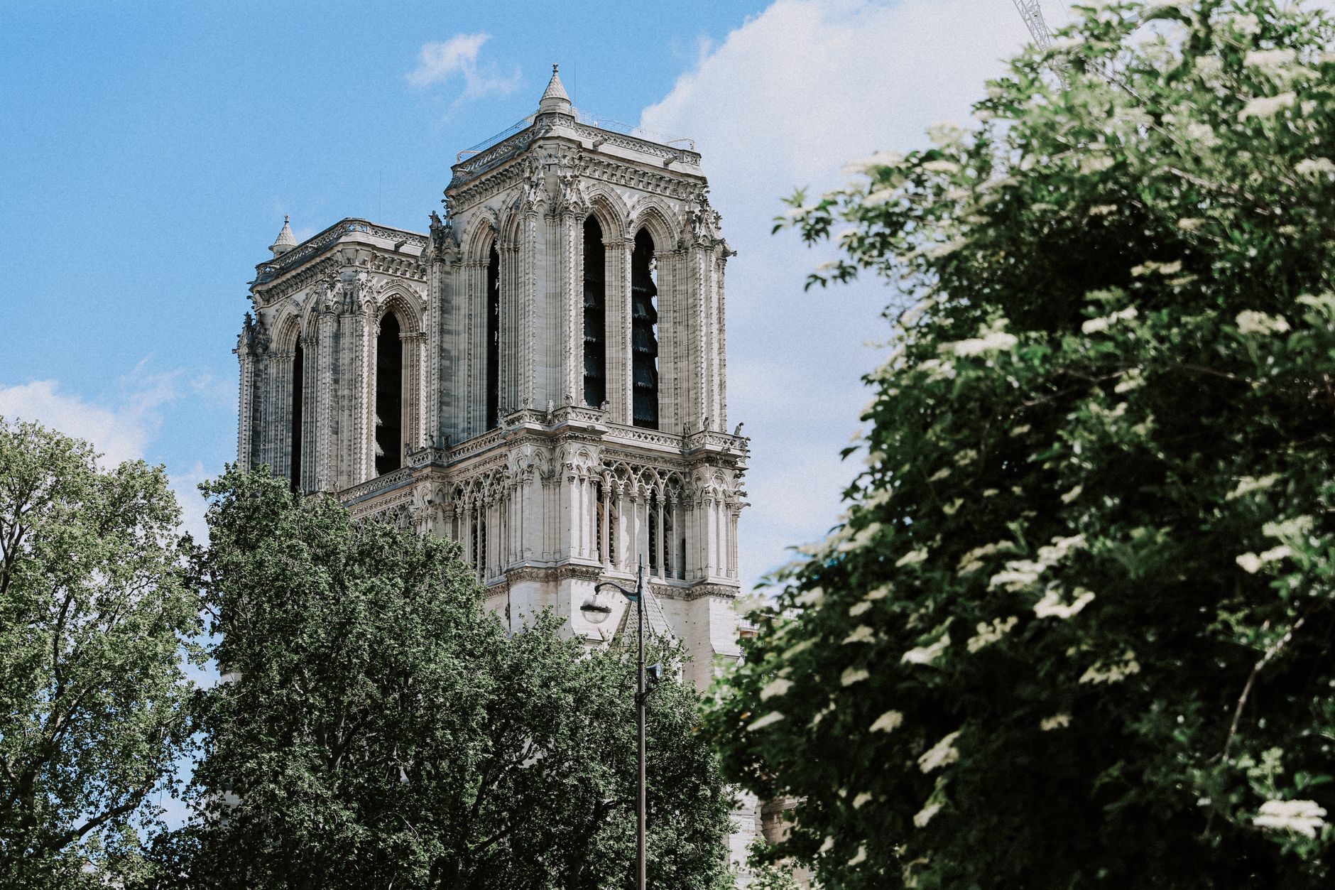 Αναφορά για απειλή πυρπόλησης της Notre Dame
