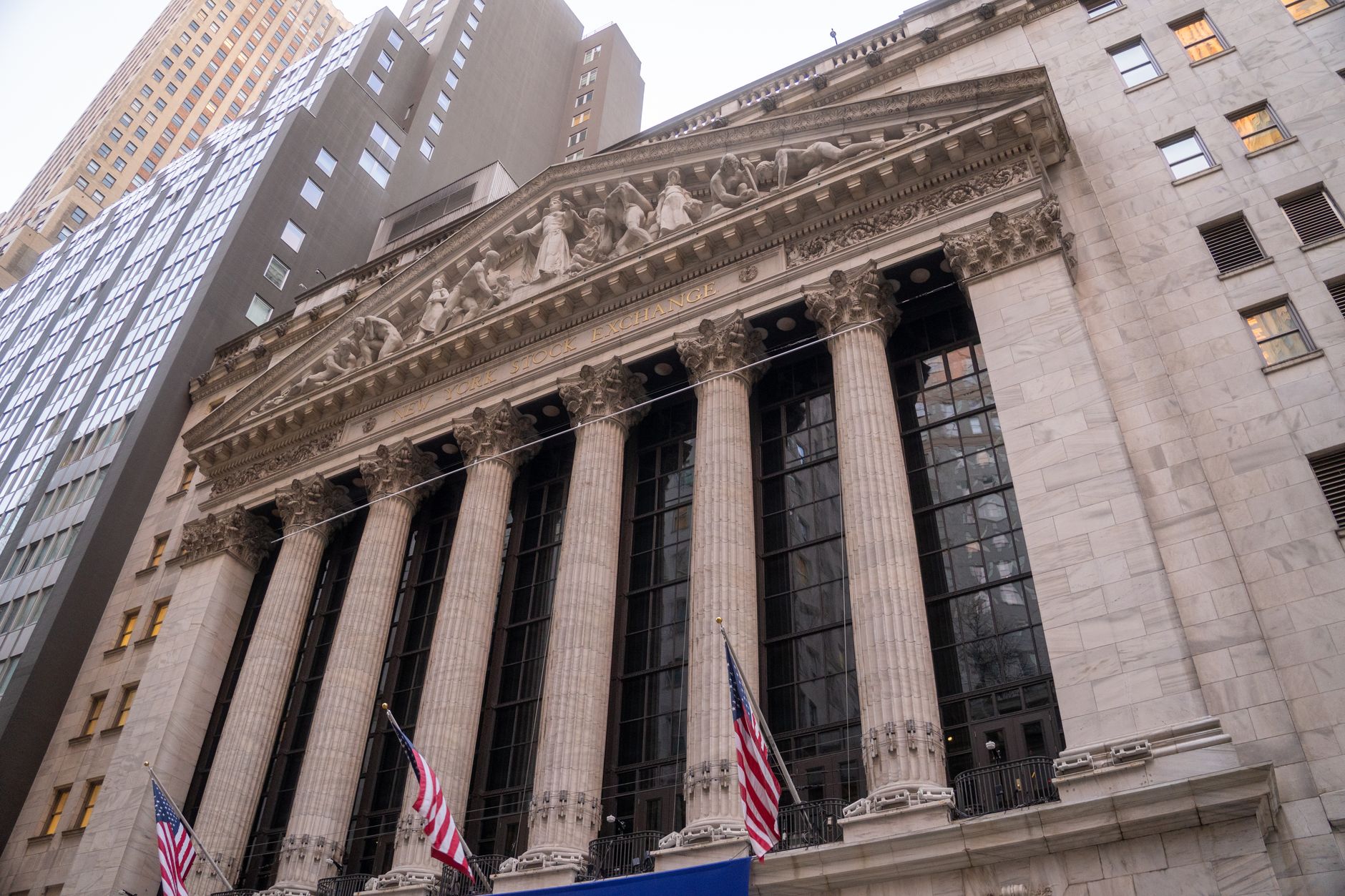 Wall Street: Ο S&P 500 έσπασε το φράγμα των 7.800 μονάδων