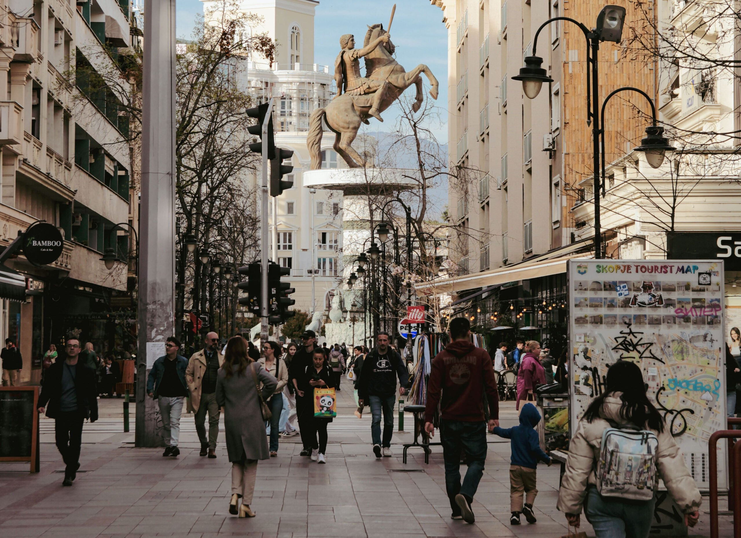 ΤτΕ: Ανάπτυξη 1,9% και κέρδη, αλλά κίνδυνοι από γεωπολιτική και ΤΝ
