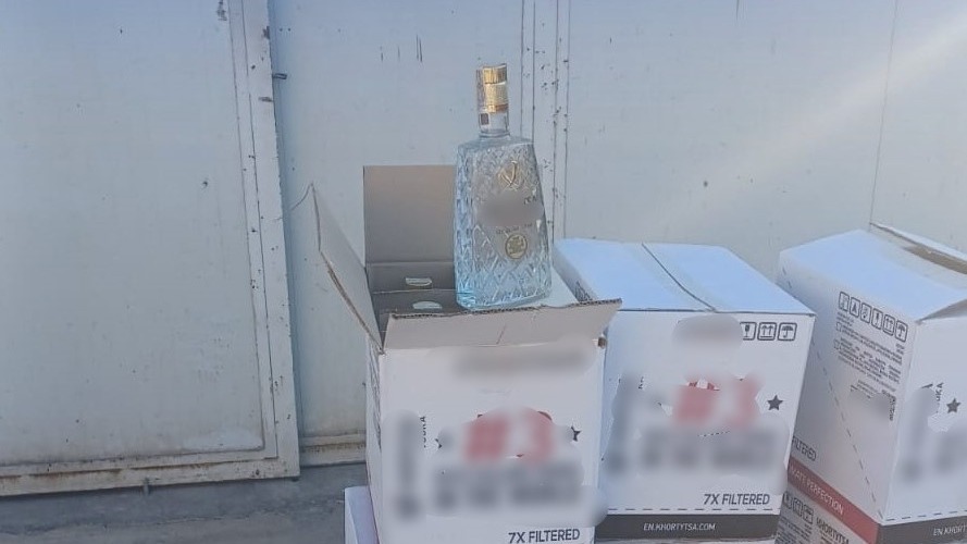 Ασπρόπυργος: Έφοδος ΑΑΔΕ σε πάρκινγκ αποκάλυψε κύκλωμα λαθρεμπορίας