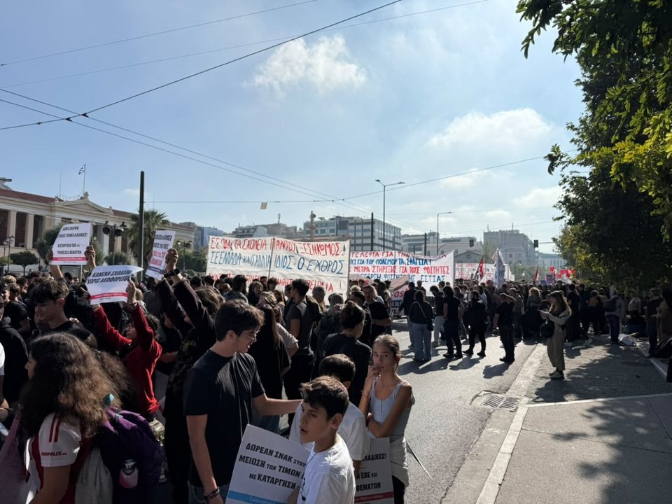 Πανελλαδική απεργία εκπαιδευτικών και γιατρών, συλλαλητήριο στα Προπύλαια
