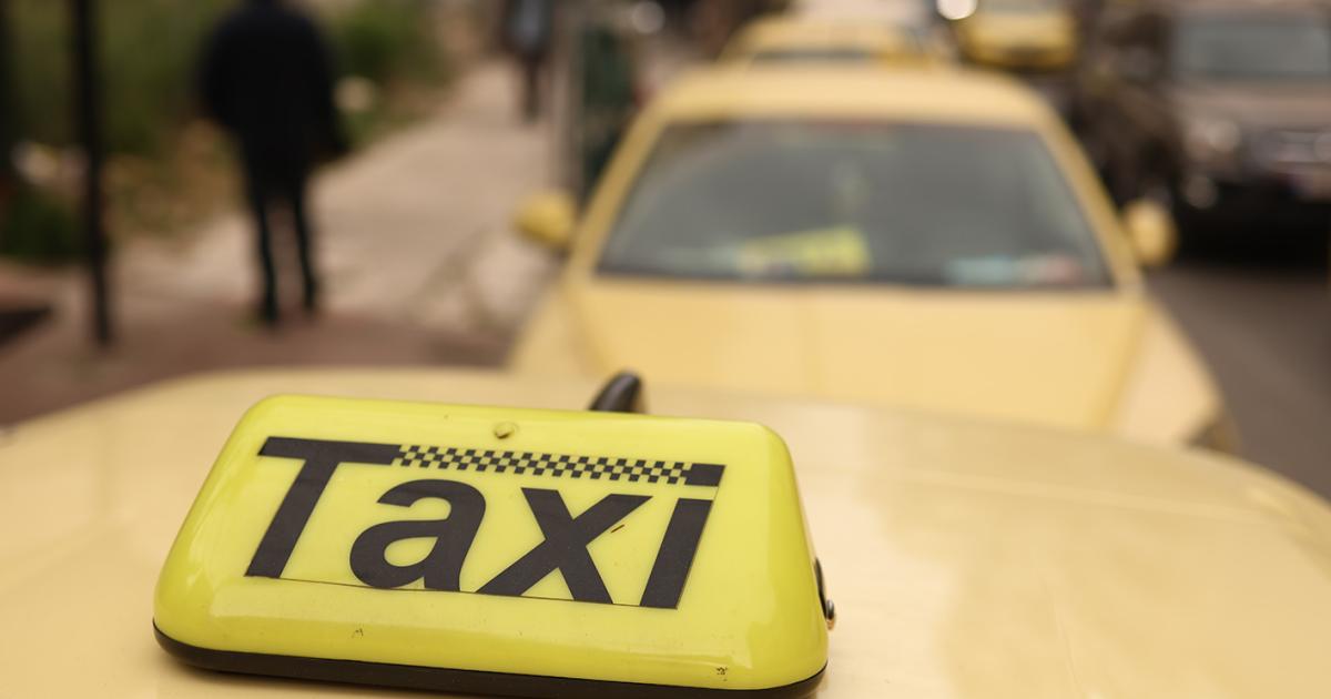 Ταυτοποιήθηκε ο 46χρονος ταξιτζής που «έτρεχε» με 200 χλμ./ώρα στην Αττική Οδό