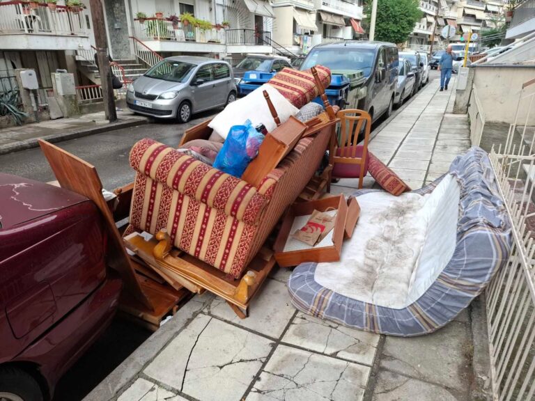 Θεσσαλονίκη: Νέο πρόστιμο 3.000 ευρώ σε δημότη που άφησε έπιπλα στον δρόμο