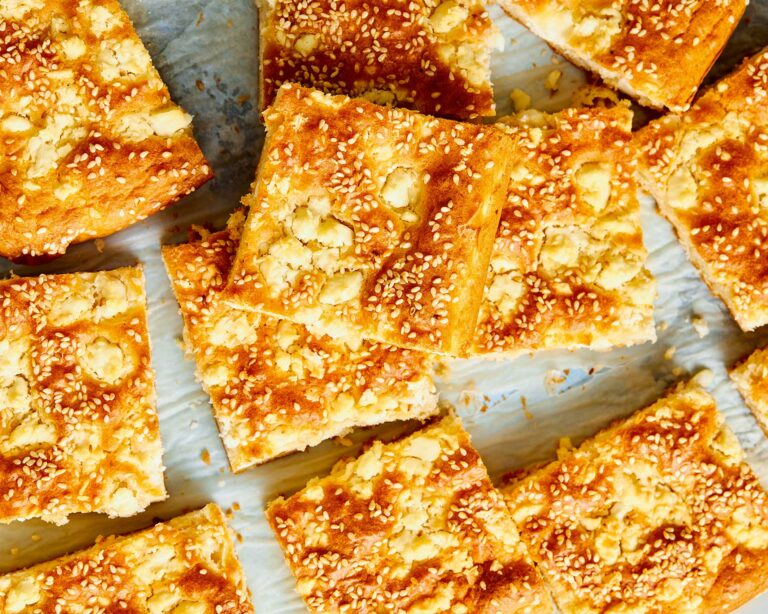 Τυρόπιτα χωρίς φύλλο στο air fryer: Πανεύκολη συνταγή έτοιμη σε 25 λεπτά