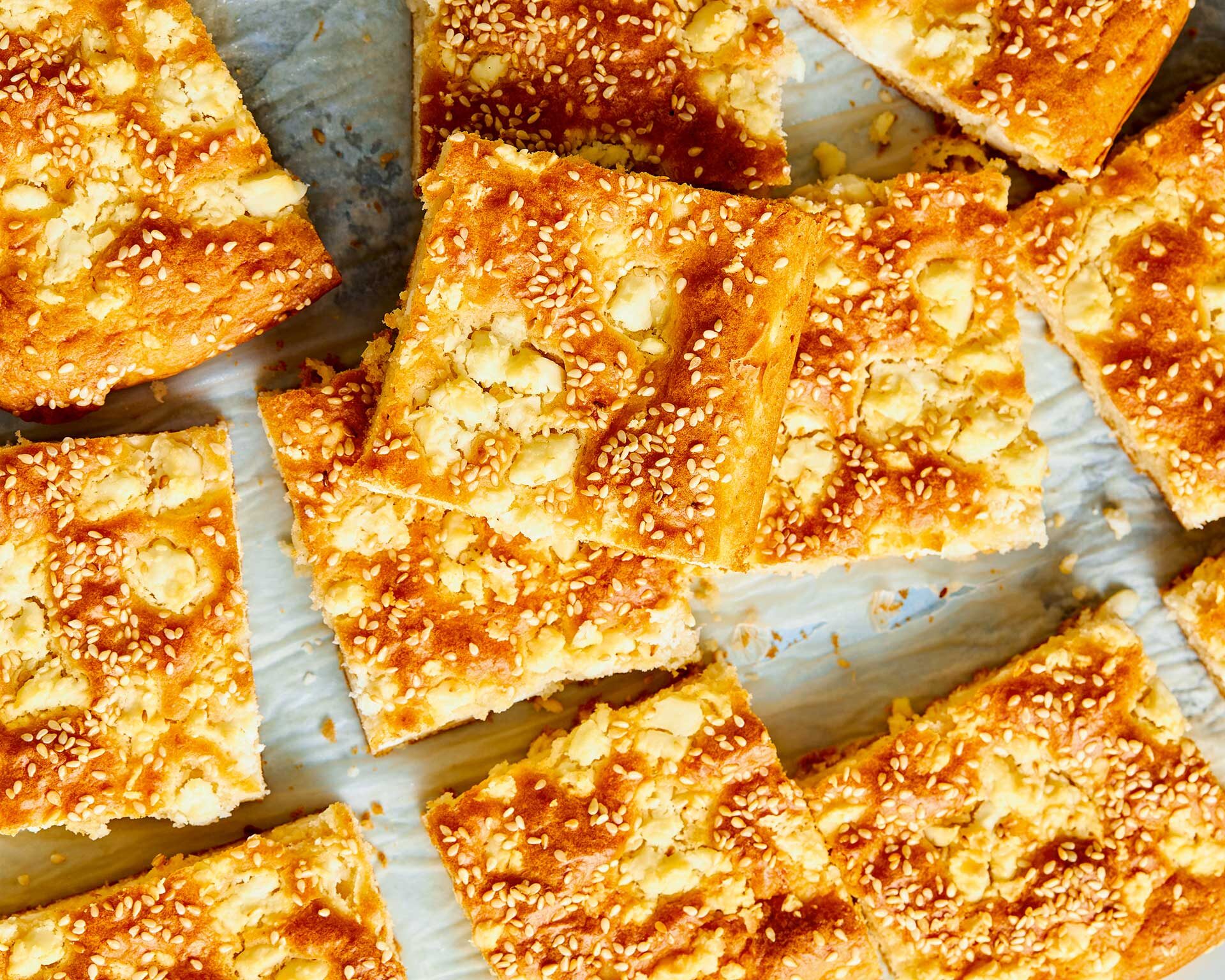 Τυρόπιτα χωρίς φύλλο στο air fryer: Πανεύκολη συνταγή έτοιμη σε 25 λεπτά