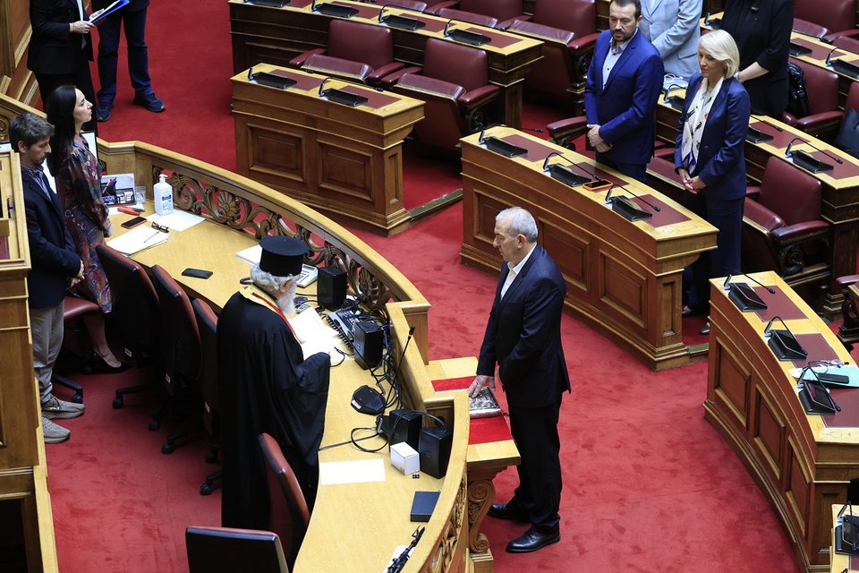 Ορκίστηκε βουλευτής ο Βαρδάκης — ΣΥΡΙΖΑ και Ελληνική Λύση στους 11