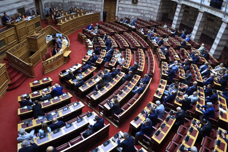 Ορκίστηκε βουλευτής ο Βαρδάκης — ΣΥΡΙΖΑ και Ελληνική Λύση στους 11