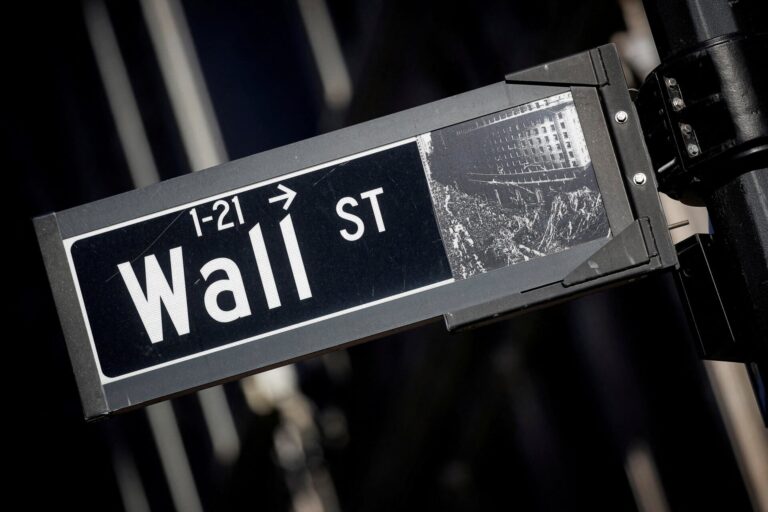 Wall Street: Άνοδος και για τους τρεις δείκτες με «οδηγό» SpaceX και Tesla