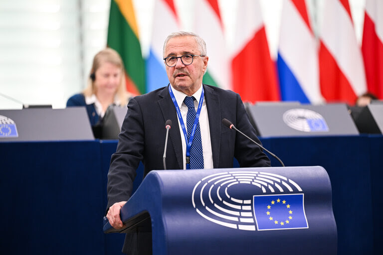 Γιάννης Μανιάτης: Επανεκλέχθηκε αντιπρόεδρος της Ομάδας S&D